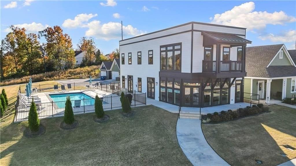 913 Ne Heights Ln - Photo 5 of 33