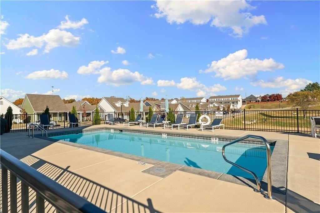 913 Ne Heights Ln - Photo 6 of 33