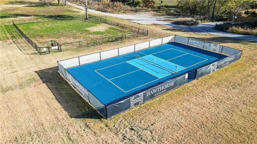 913 Ne Heights Ln - Photo 7 of 33