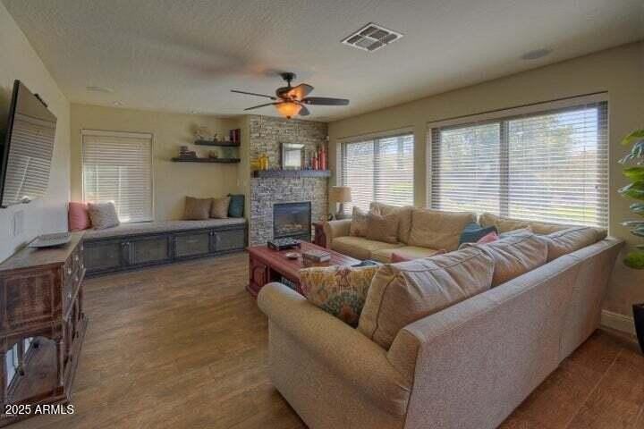 10429 E Hillery Dr - Photo 6 of 37