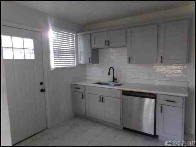 2318 Louisiana St - Photo 4 of 11