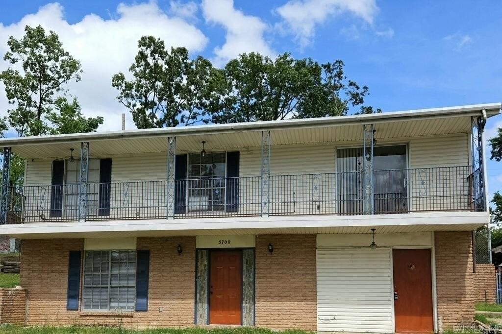 5708 Shamrock Dr