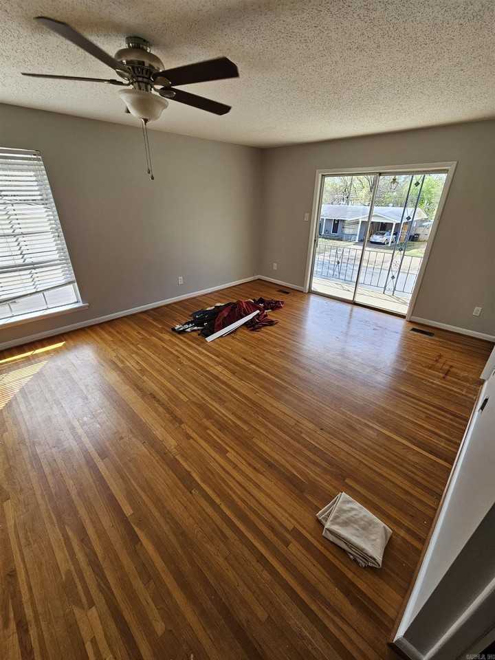 5708 Shamrock Dr - Photo 4 of 7