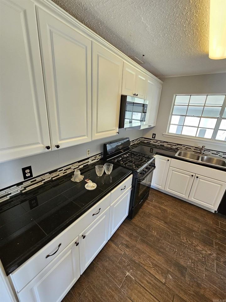 5708 Shamrock Dr - Photo 5 of 7