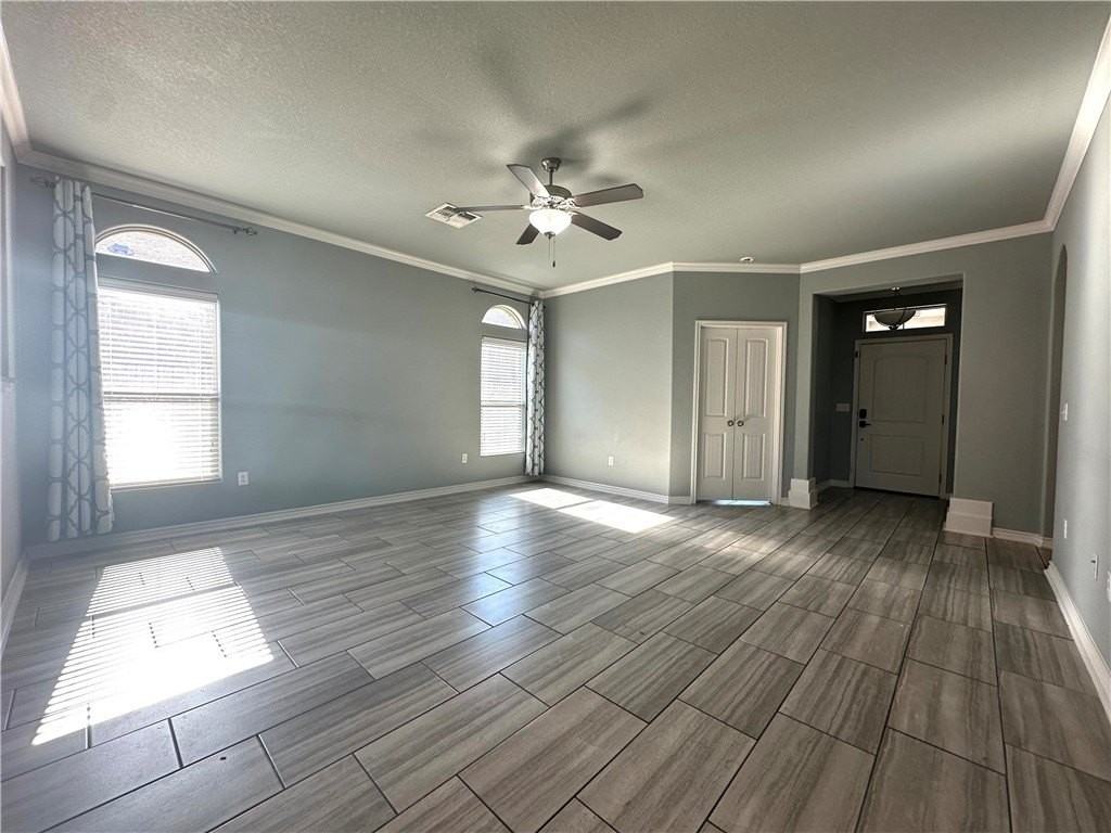 1017 Santa Catalina - Photo 4 of 32