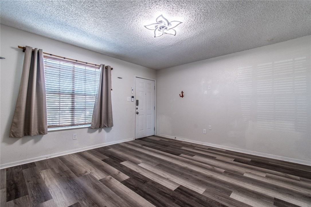 14213 Jackfish Ave - Photo 5 of 34