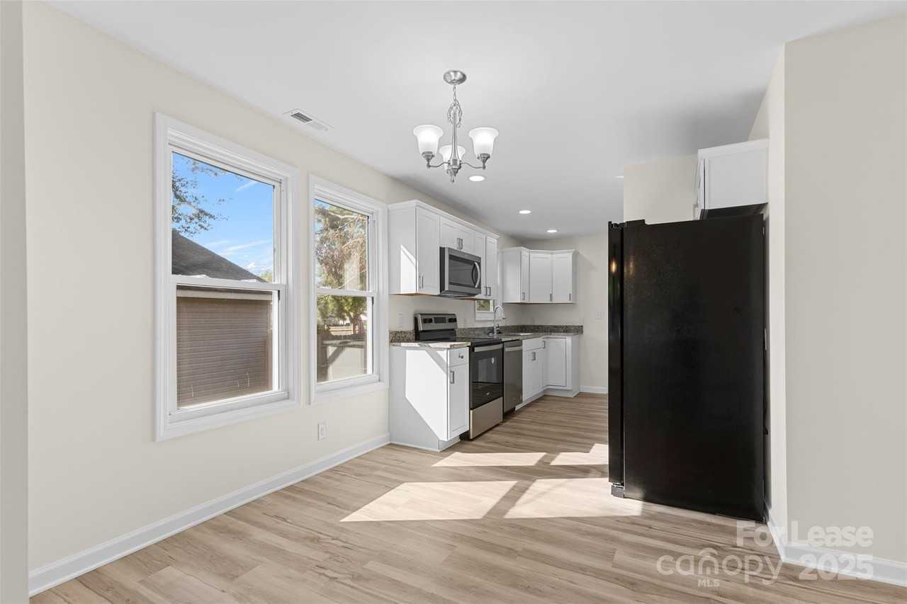 660 Chestnut St - Photo 4 of 31