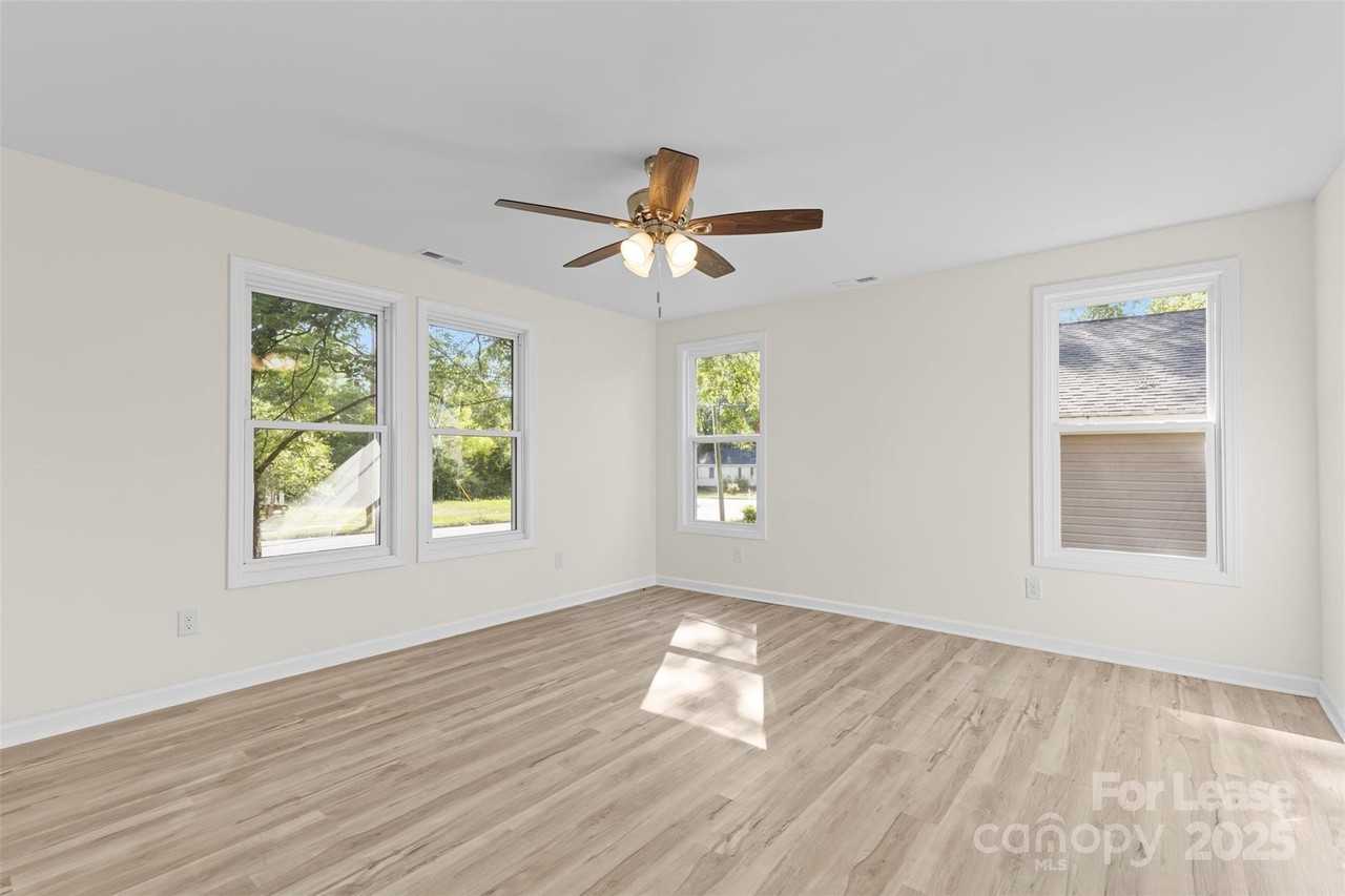 660 Chestnut St - Photo 5 of 31