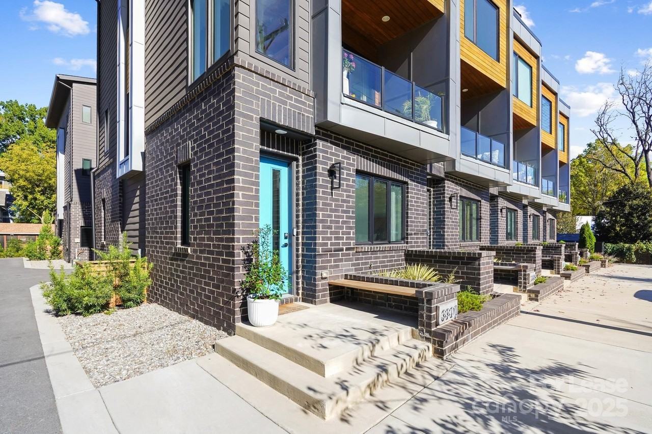 3301 Spencer St - Photo 5 of 48