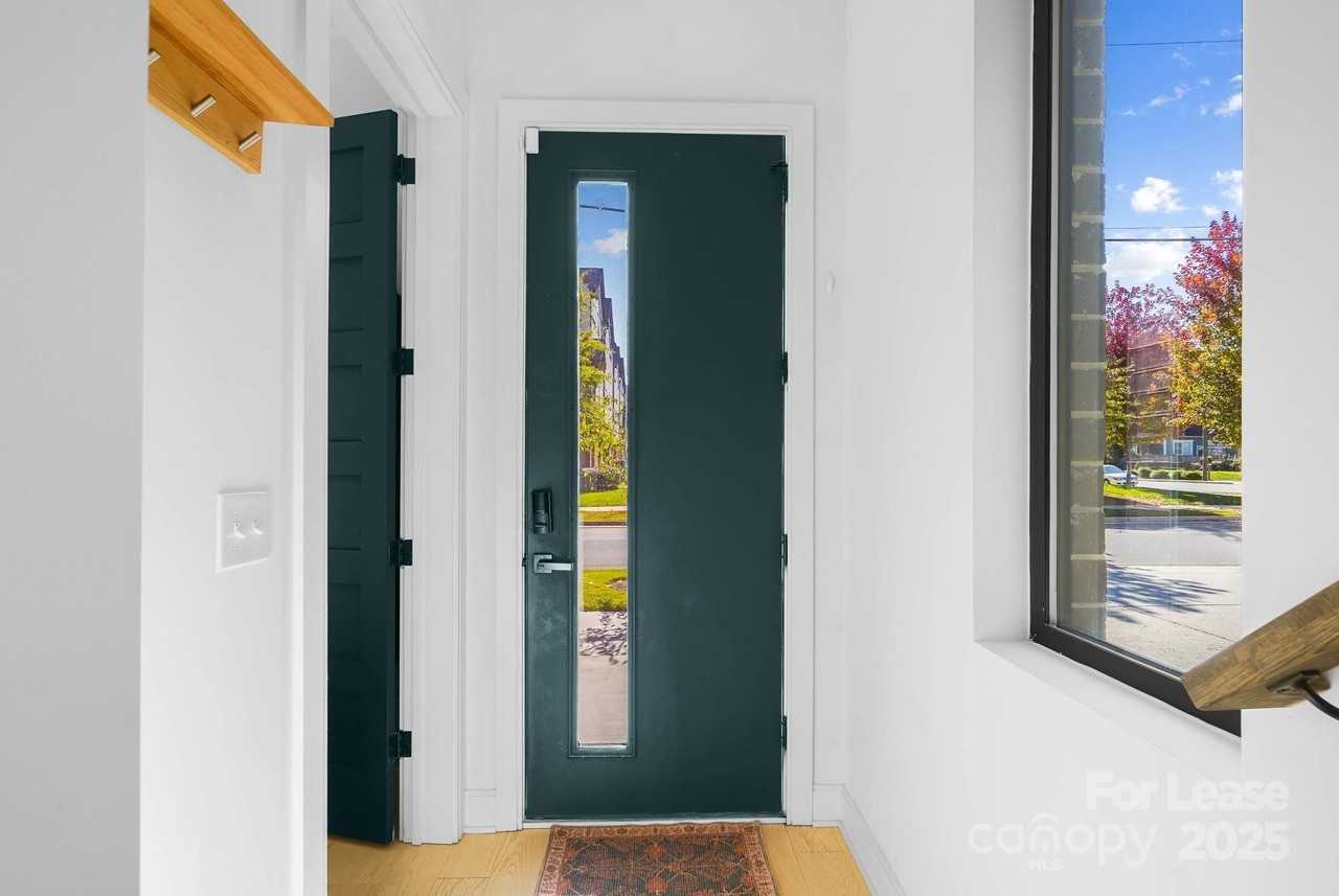 3301 Spencer St - Photo 6 of 48