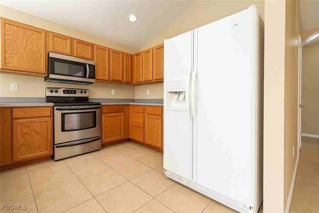 351 Justice Ave - Photo 4 of 22