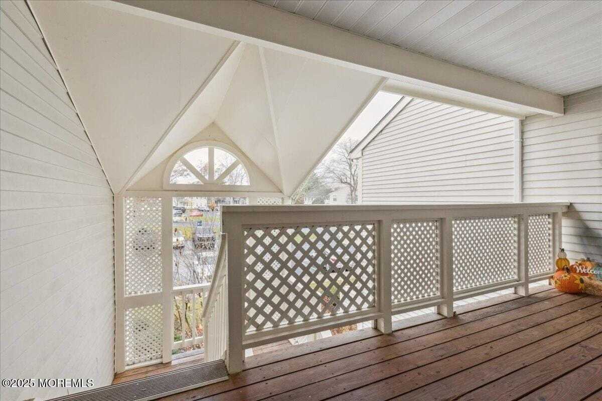 8 White Oak Ct - Photo 4 of 17