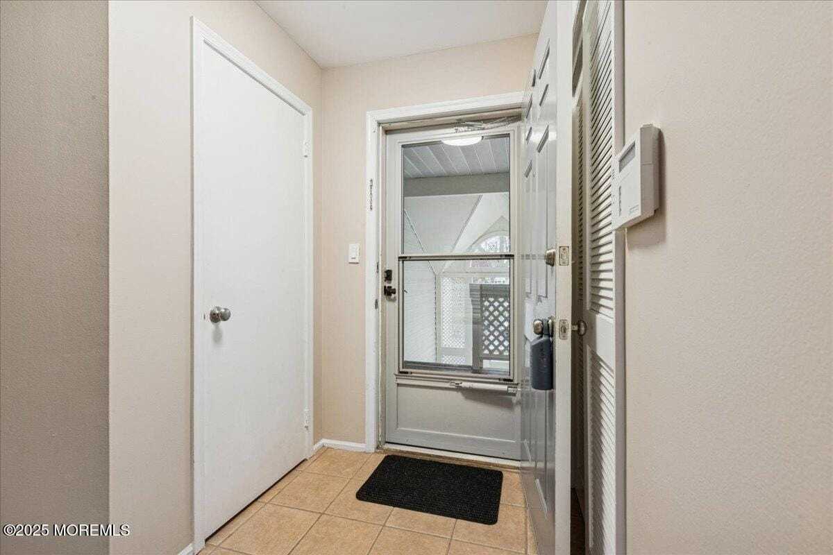 8 White Oak Ct - Photo 5 of 17