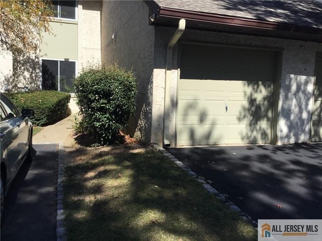 95 Thoreau Dr - Photo 2 of 4