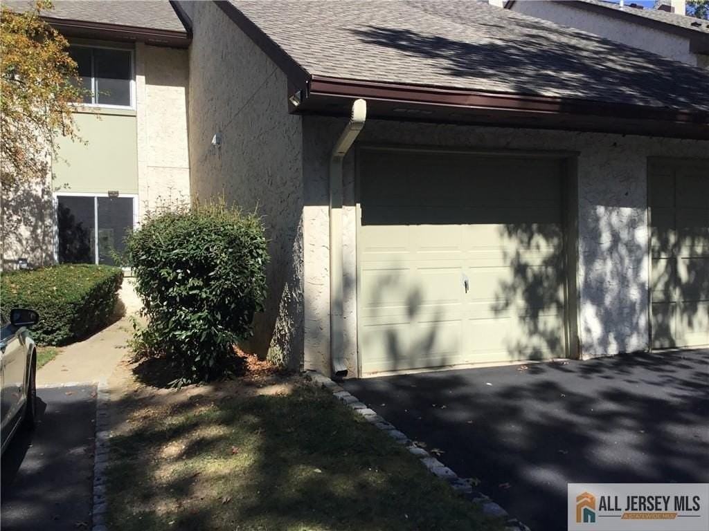 95 Thoreau Dr - Photo 3 of 4