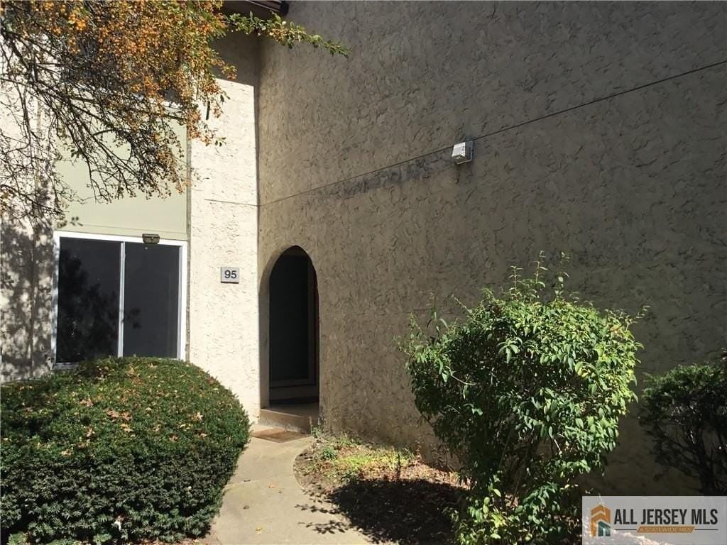 95 Thoreau Dr - Photo 4 of 4