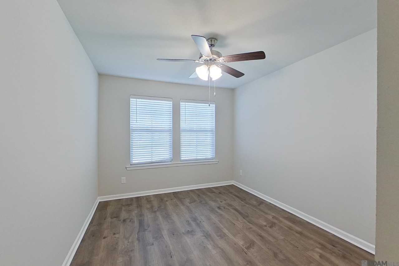 105 Santiago Court - Photo 2 of 18