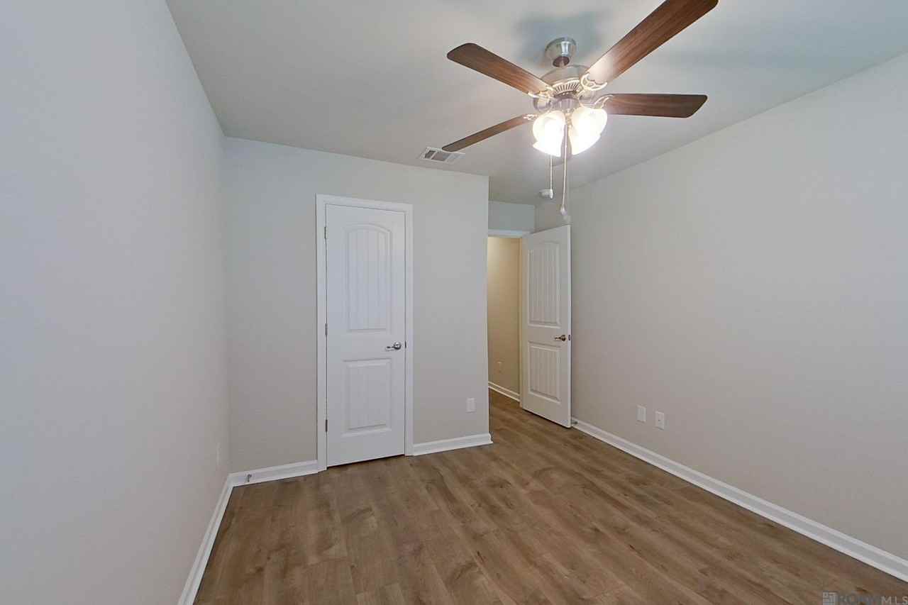 105 Santiago Court - Photo 3 of 18