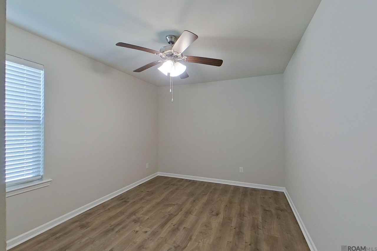 105 Santiago Court - Photo 5 of 18