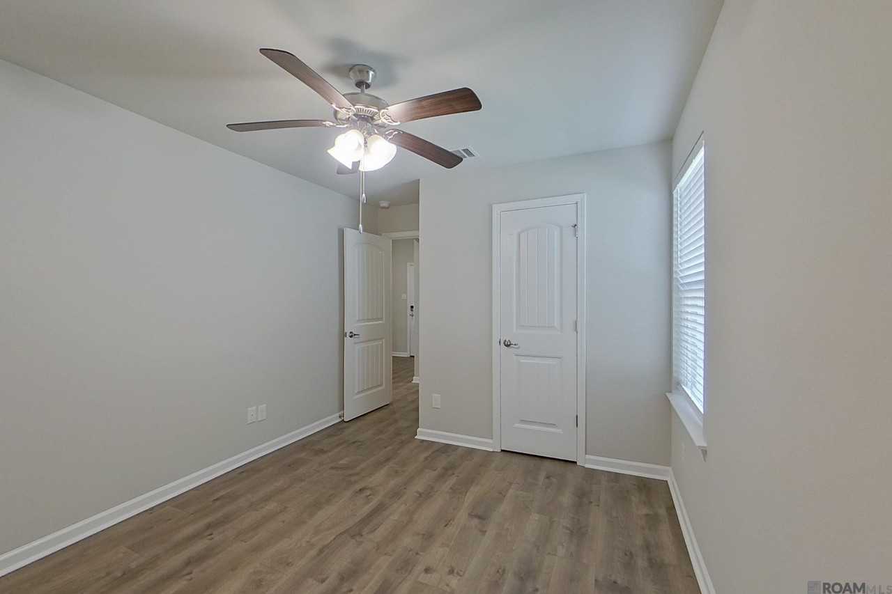 105 Santiago Court - Photo 6 of 18