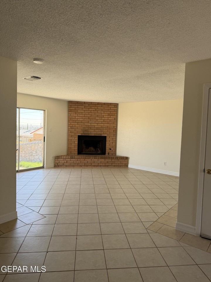 8916 Leo St Unit B #B - Photo 4 of 19