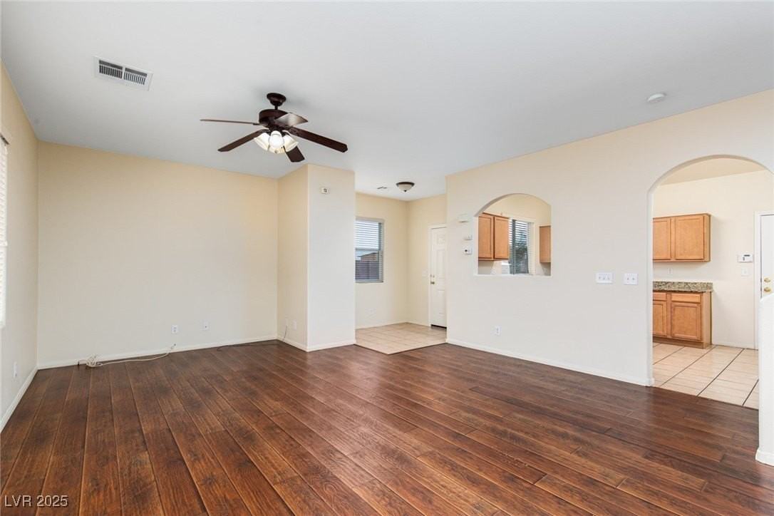 550 Twilight Blue Avenue - Photo 7 of 32