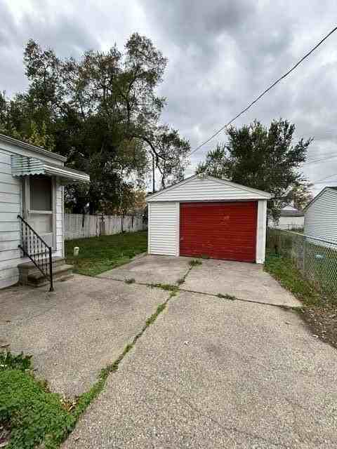 19501 Woodingham Dr - Photo 4 of 15