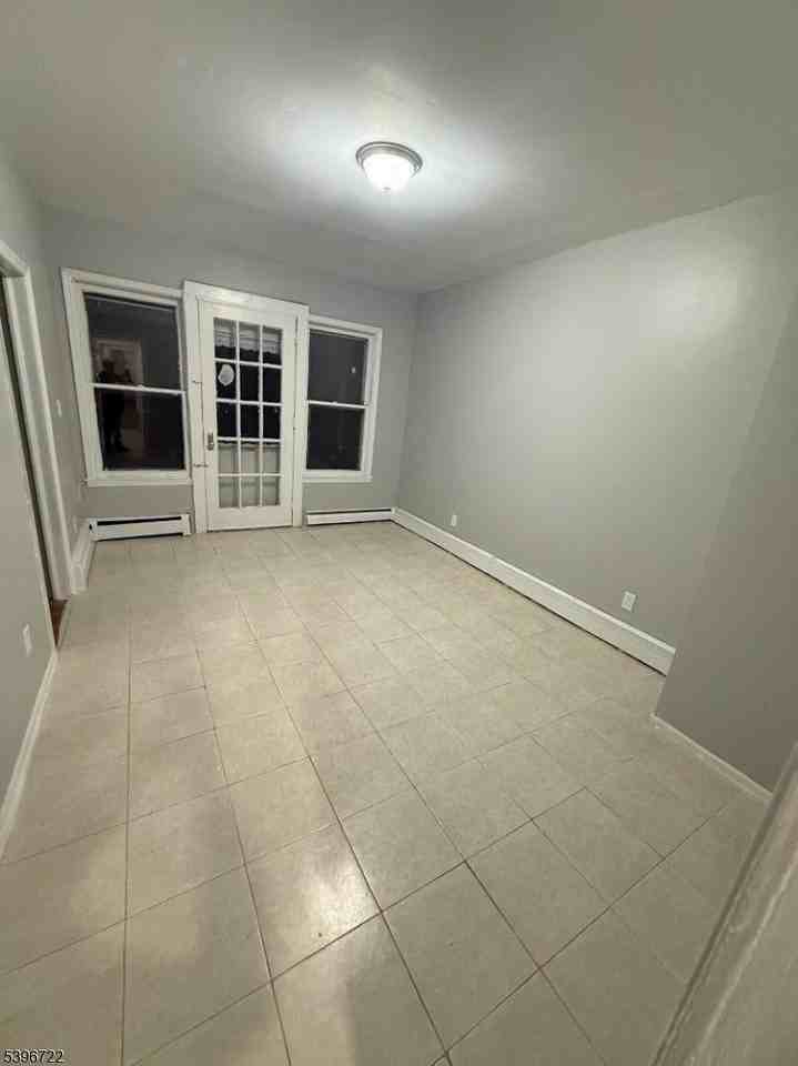 27 Kling St ## 29 - Photo 7 of 12