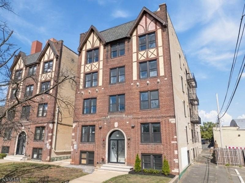 118 West 2nd Avenue #4