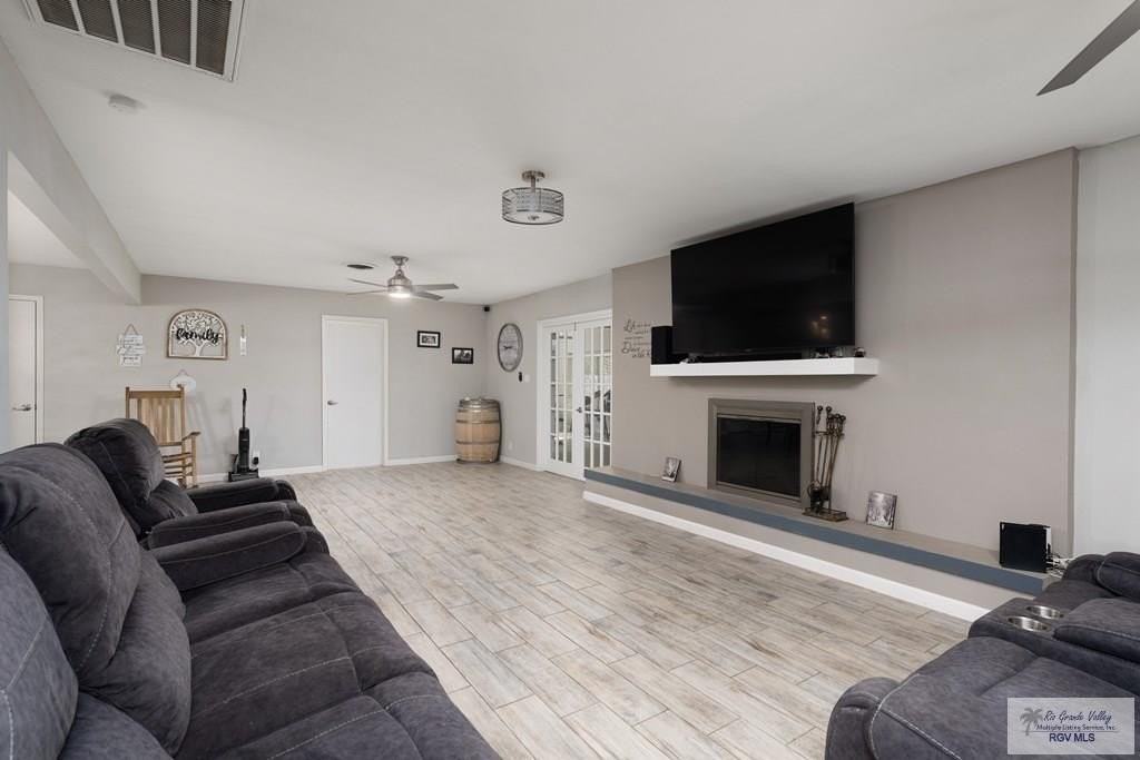 2822 Poinciana St - Photo 5 of 14