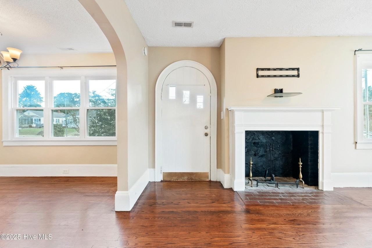 2036 Van Buren Street - Photo 4 of 37