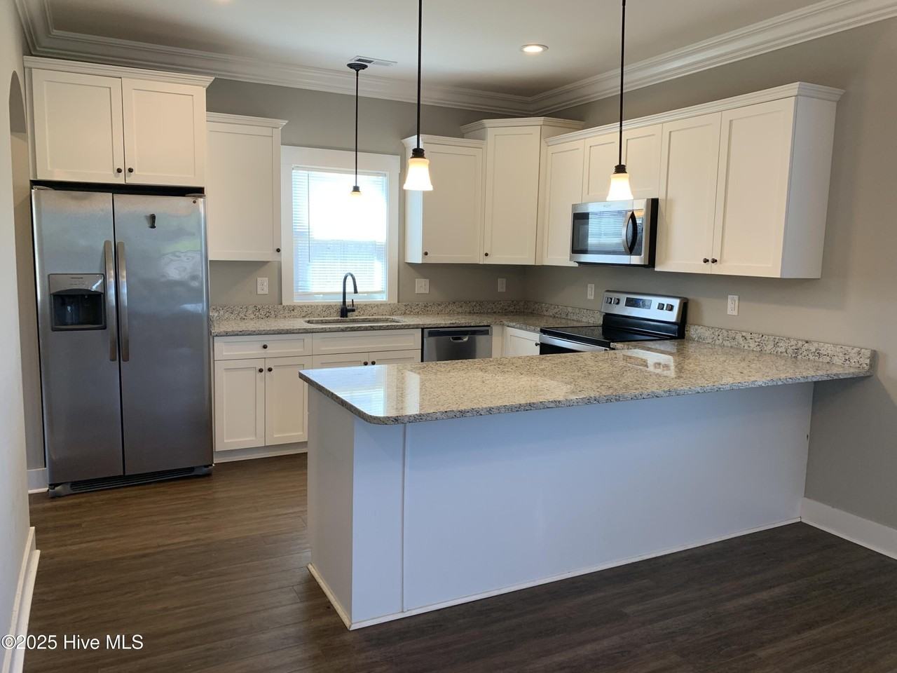 423 Elgin Rd - Photo 2 of 5