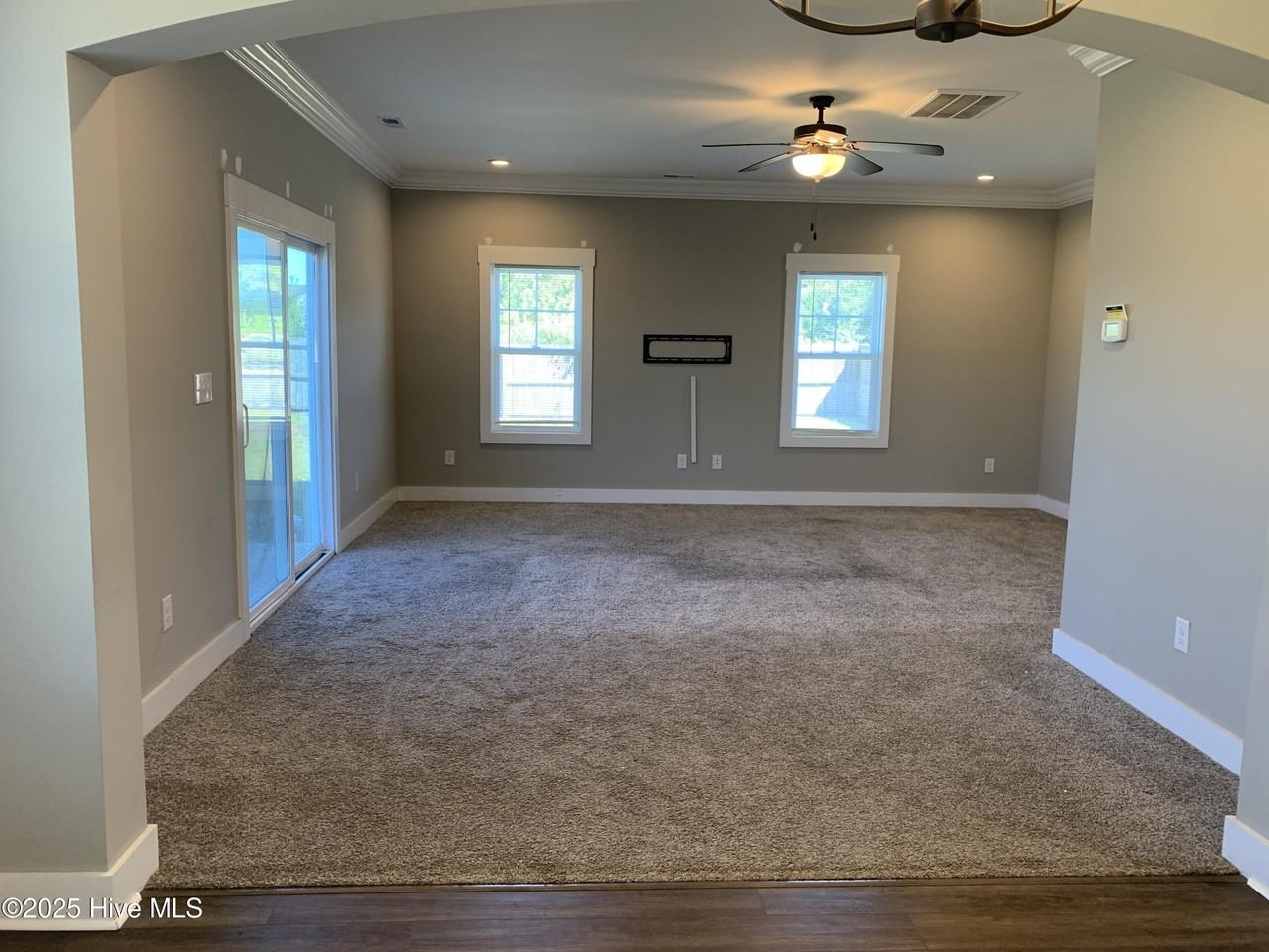 423 Elgin Rd - Photo 3 of 5