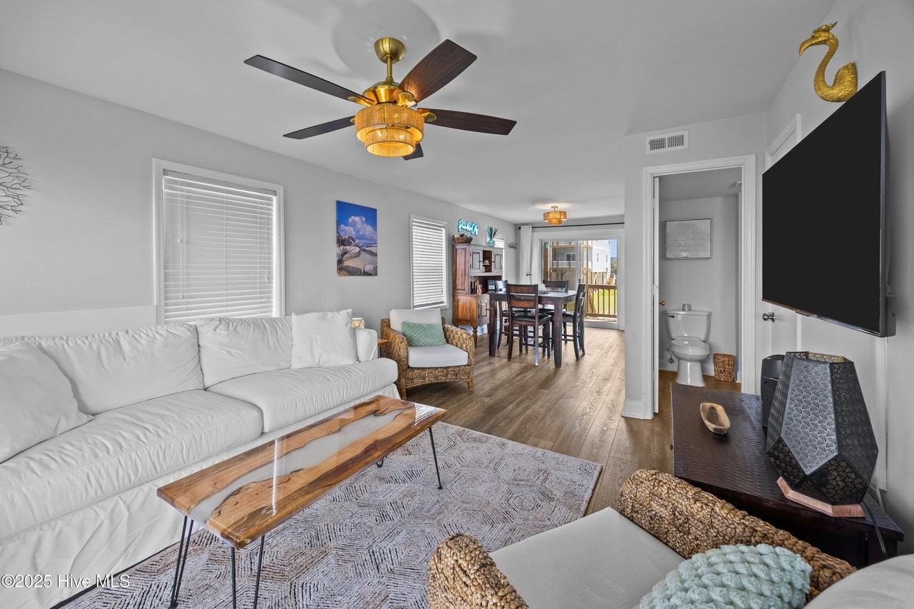 127 Sea Gull Ln - Photo 7 of 45