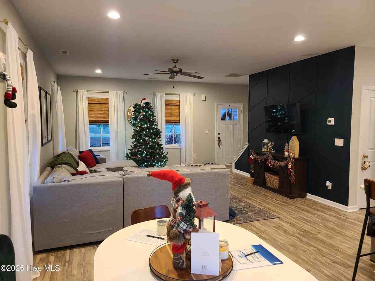 356 Zonnie Ln - Photo 3 of 18