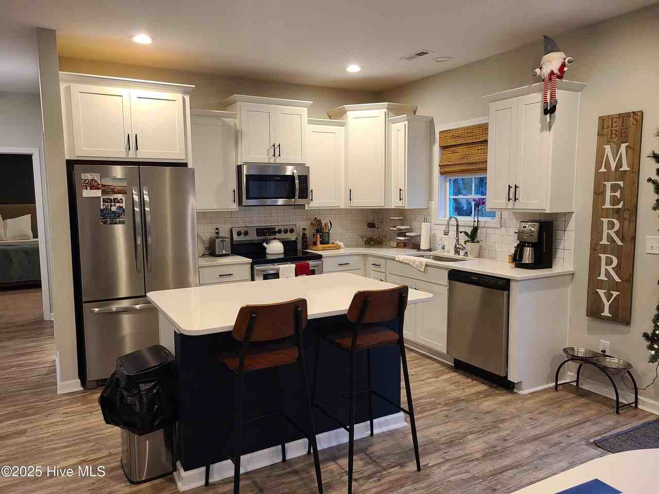 356 Zonnie Ln - Photo 5 of 18