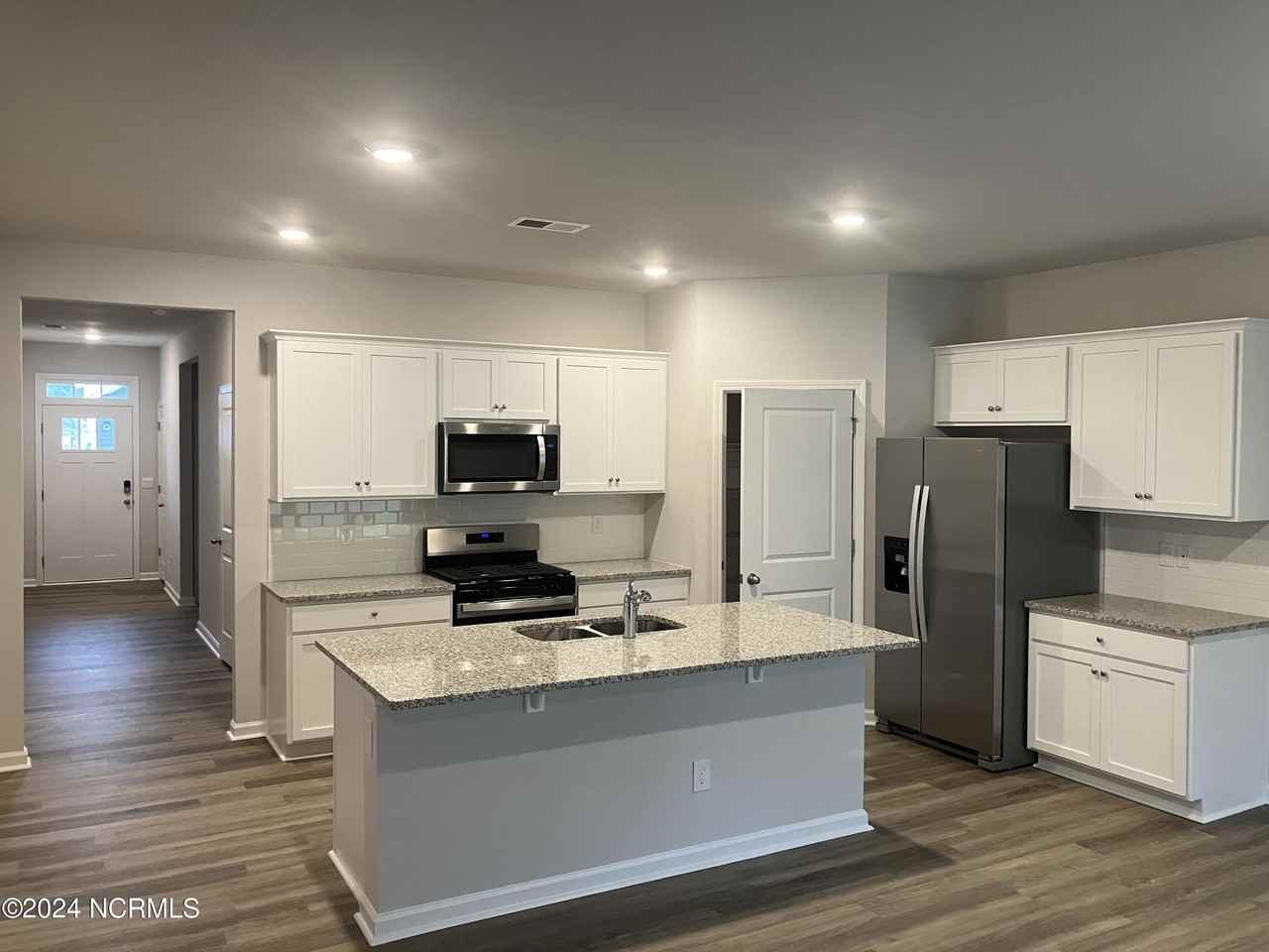 3093 Lochgreen Cir - Photo 2 of 21