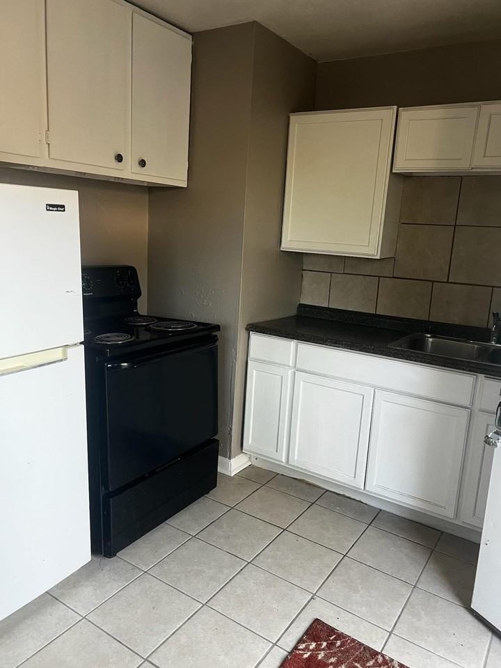 2710 E 3rd St - Photo 3 of 9