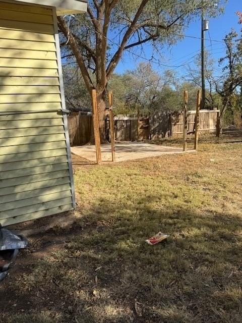 2710 E 3rd St - Photo 7 of 9