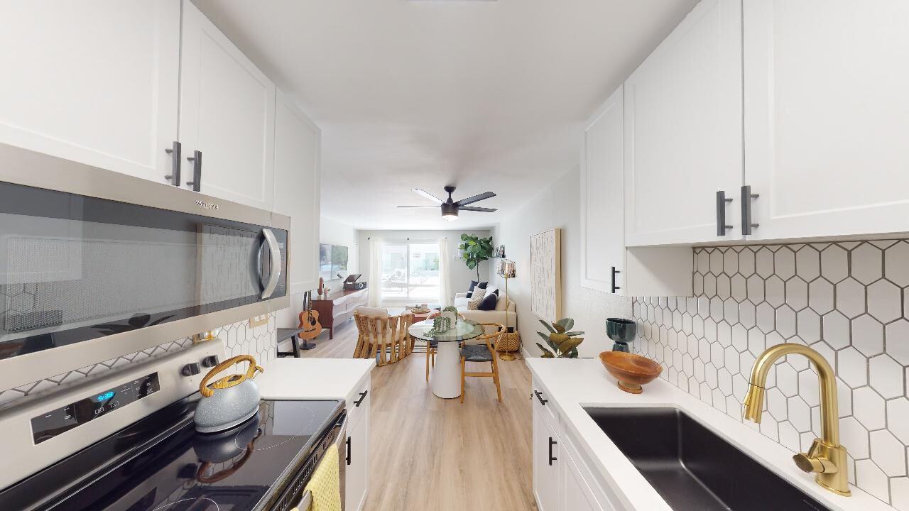 Lyric - Photo 2 of 24