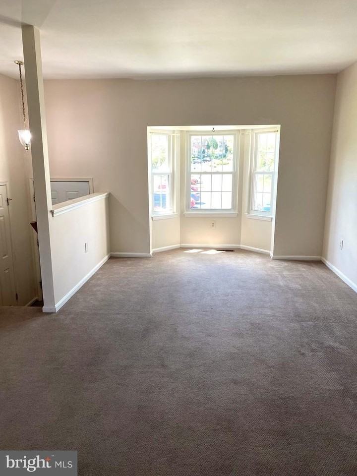 12339 Sandy Point Ct - Photo 2 of 19