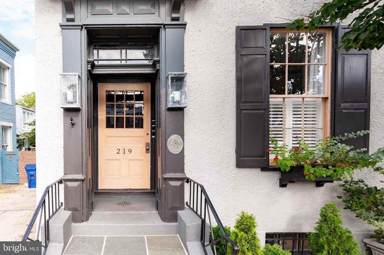 219 N Saint Asaph St - Photo 3 of 50