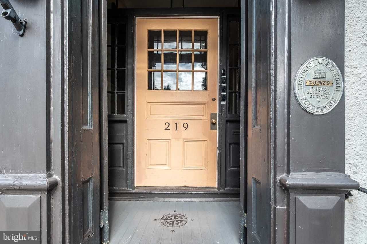 219 N Saint Asaph St - Photo 4 of 50