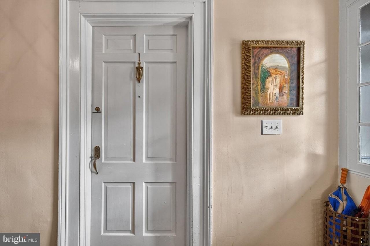 219 N Saint Asaph St - Photo 7 of 50