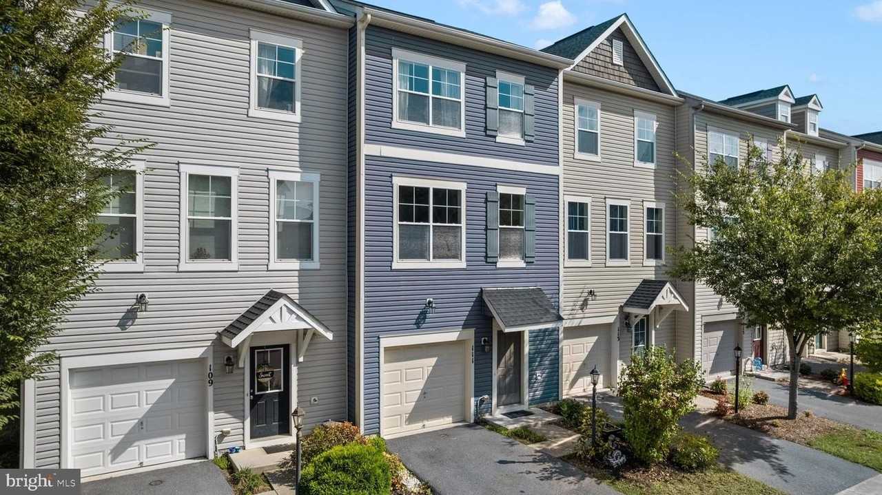 111 Rotunda Dr - Photo 2 of 33