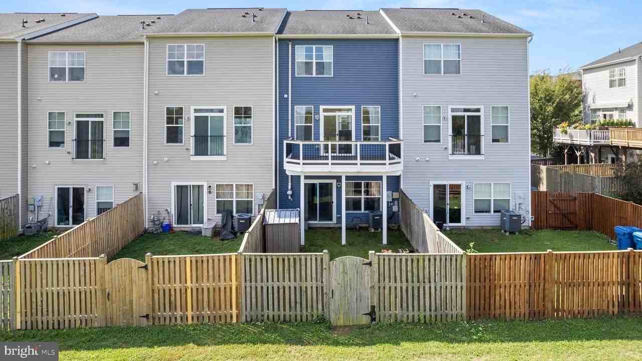 111 Rotunda Dr - Photo 3 of 33