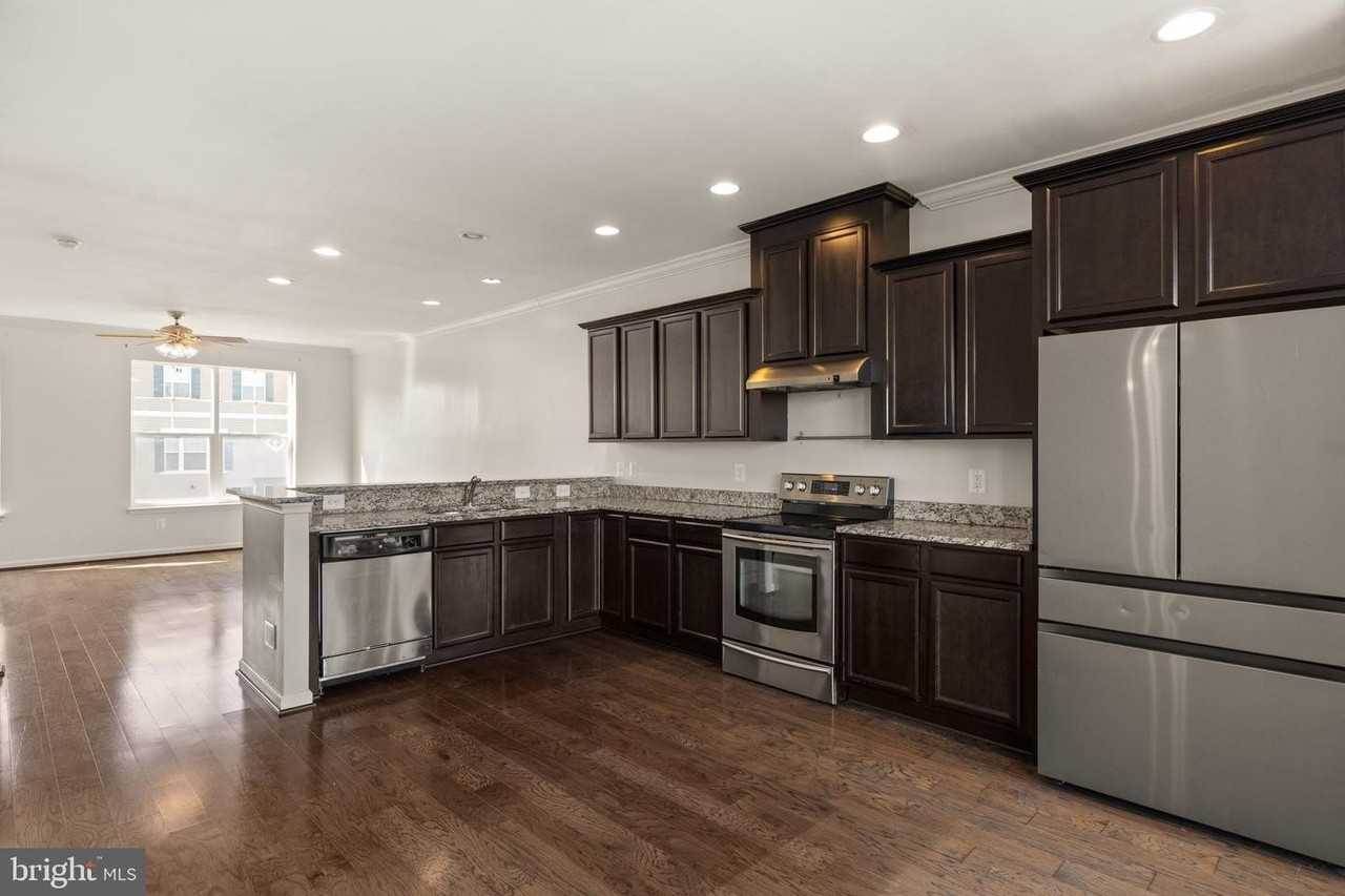 111 Rotunda Dr - Photo 6 of 33