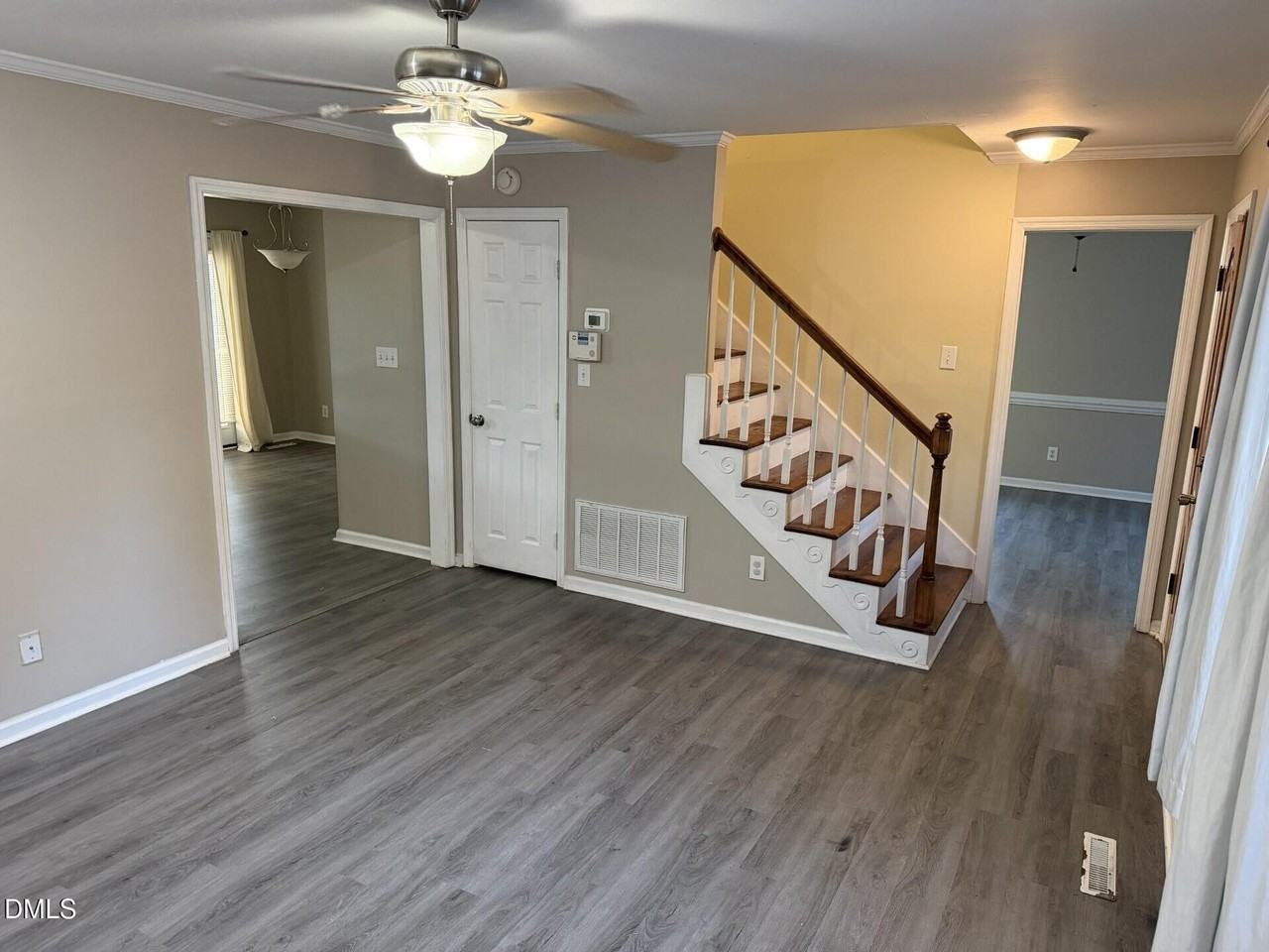 210 S Maple Ave - Photo 3 of 12