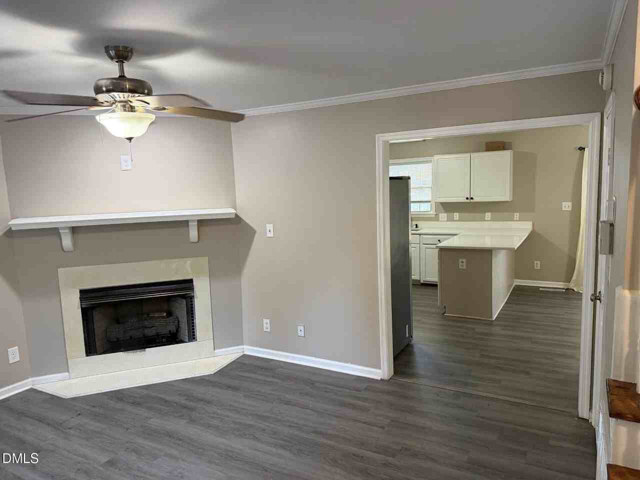 210 S Maple Ave - Photo 4 of 12