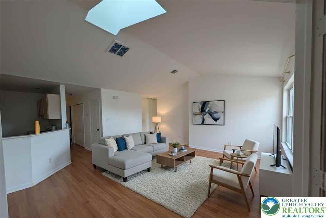 192 Lindfield Cir - Photo 2 of 11